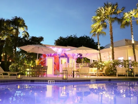 Orchid Key Inn - Adults Only