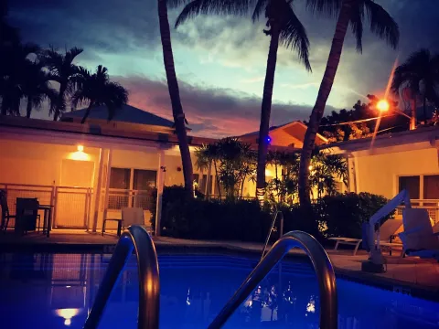 Orchid Key Inn - Adults Only