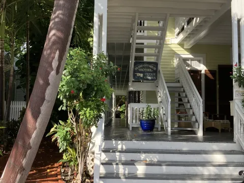 Island City House